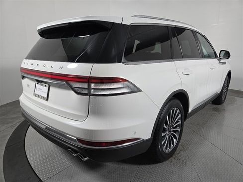 Certified 2023 Lincoln Aviator Reserve w/ Equipment Group 201A image 4