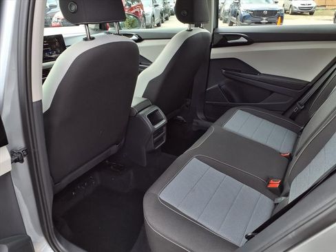 Certified 2025 Volkswagen Taos S image 18