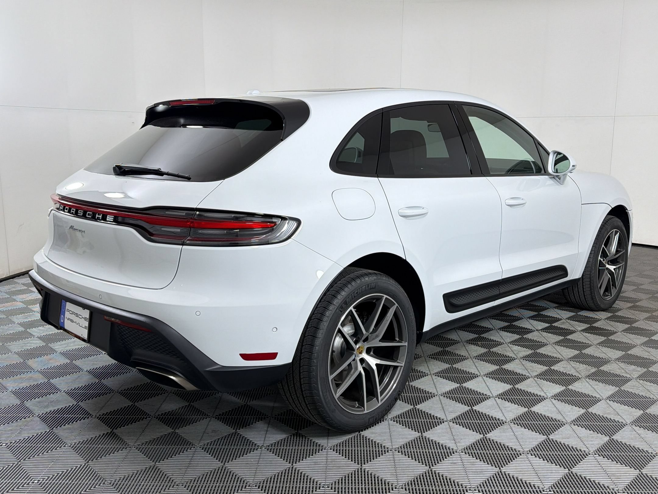 Used 2026 Porsche Macan AWD/4WD image 10