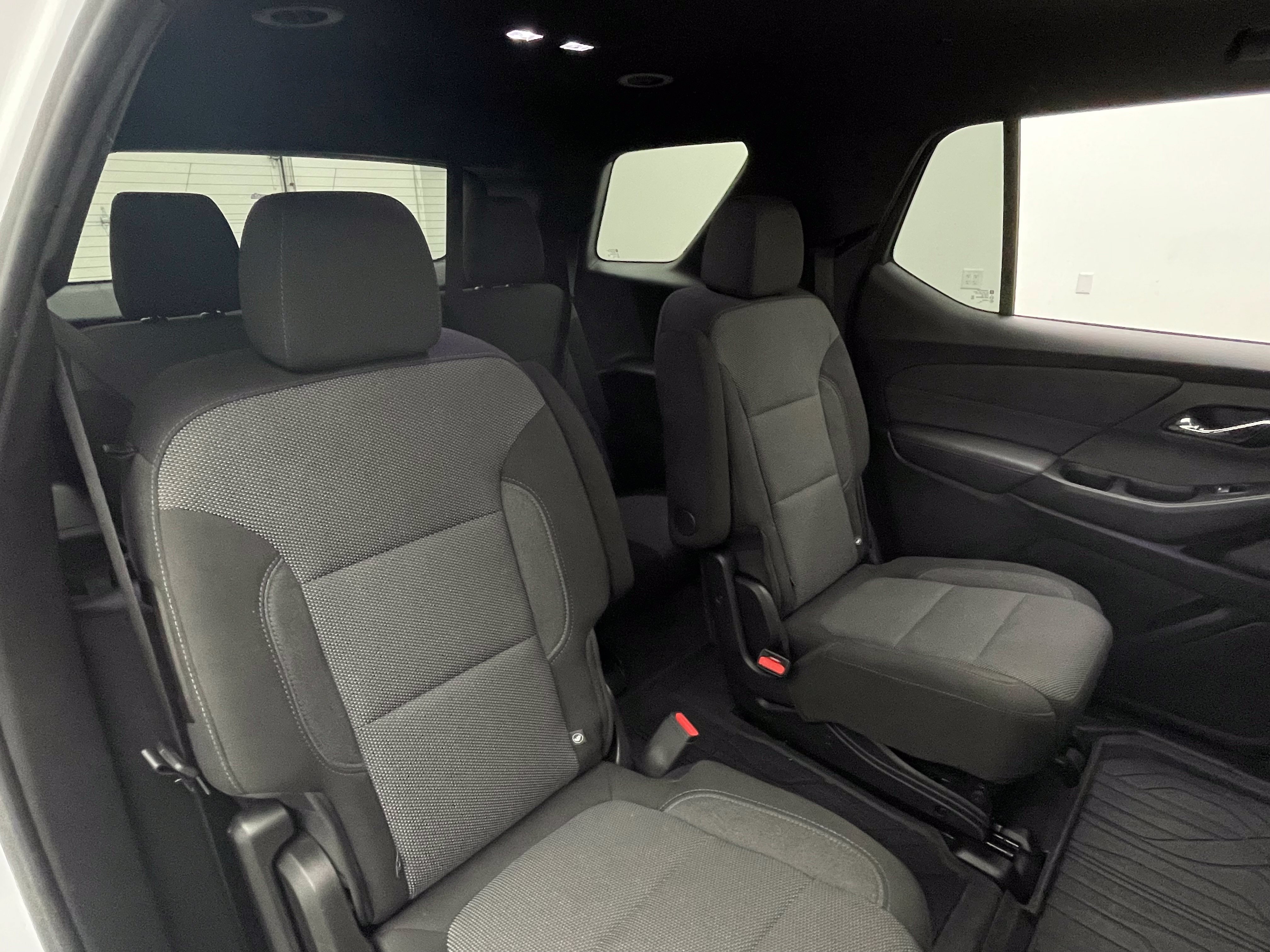 Used 2023 Chevrolet Traverse LT FWD image 38
