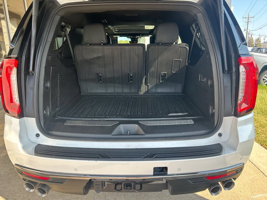 Used 2024 GMC Yukon XL Denali Ultimate AWD/4WD image 13