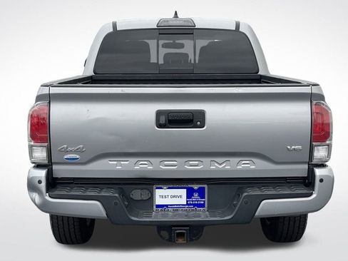 Used 2017 Toyota Tacoma Limited image 5