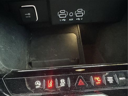 Used 2024 Jeep Wagoneer Series II w/ Flexible Seating Group image 27