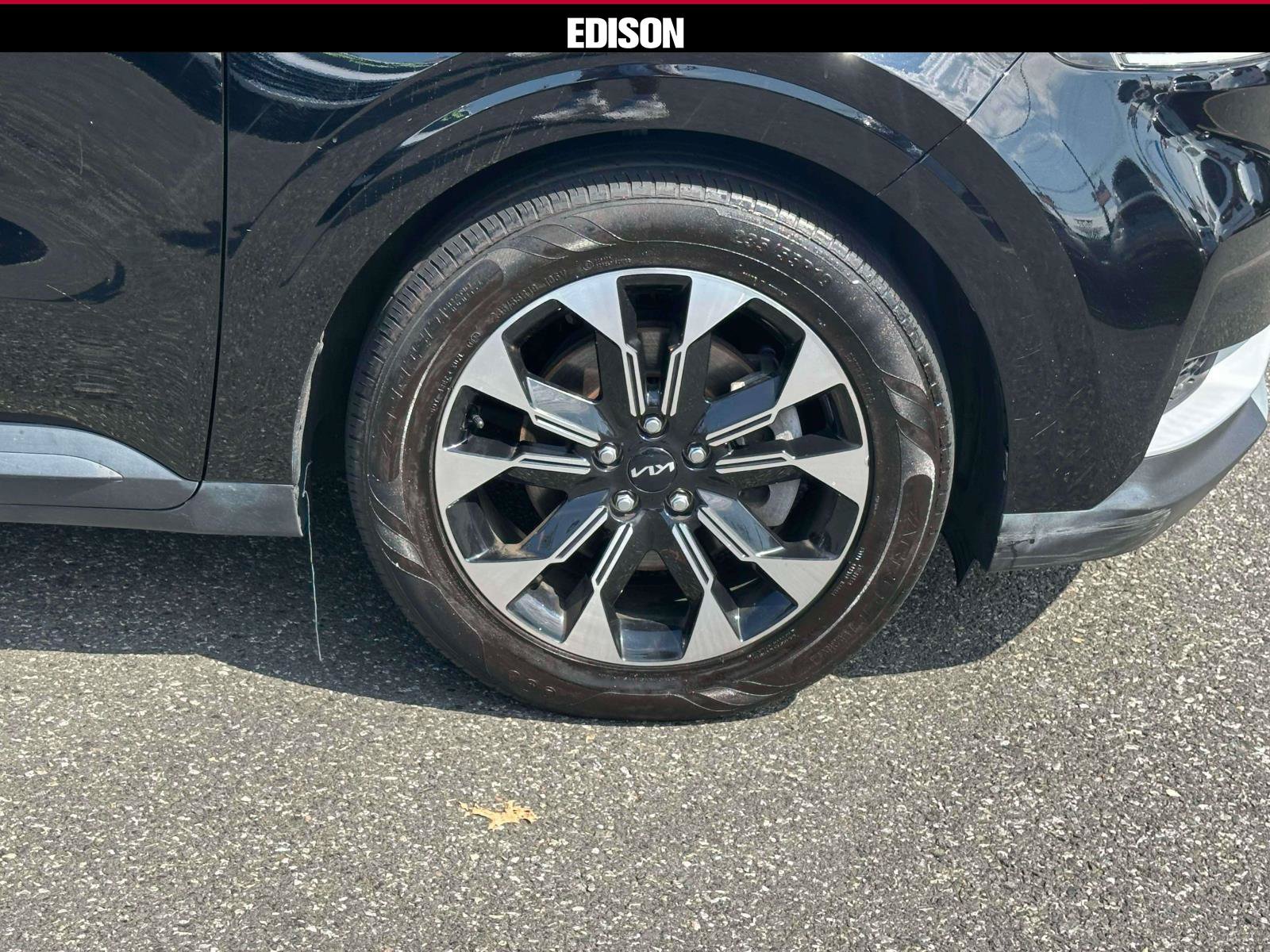 Used 2024 Kia Carnival EX FWD image 6