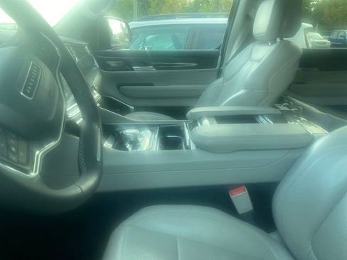 Used 2022 Jeep Wagoneer Series II AWD/4WD image 6