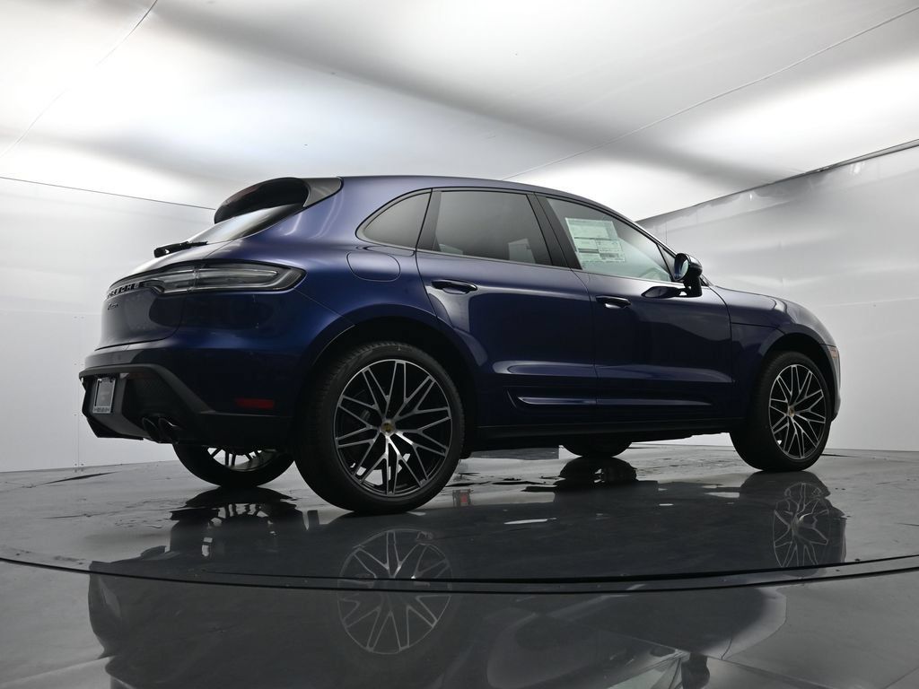 Certified 2025 Porsche Macan AWD/4WD image 52