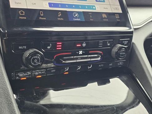 Used 2023 Jeep Grand Cherokee L Limited image 21