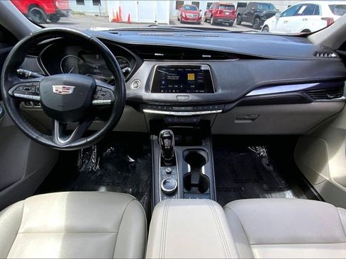 Used 2023 Cadillac XT4 Luxury w/ Cold Weather Package AWD/4WD image 15