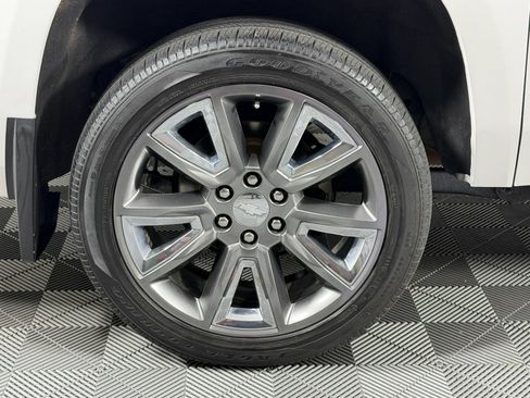 Used 2018 Chevrolet Suburban Premier AWD/4WD image 15