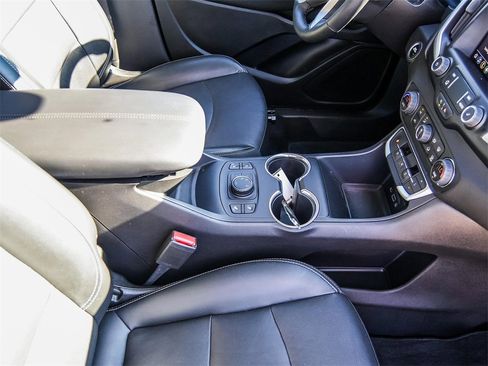 Certified 2023 GMC Terrain SLT image 18