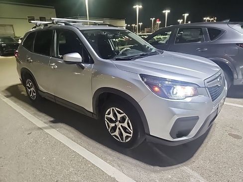 Used 2019 Subaru Forester Premium image 17