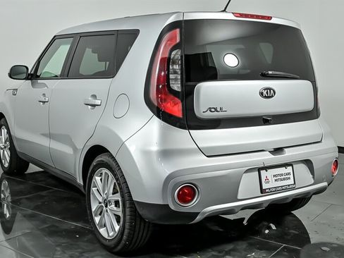 Used 2017 Kia Soul + FWD image 7