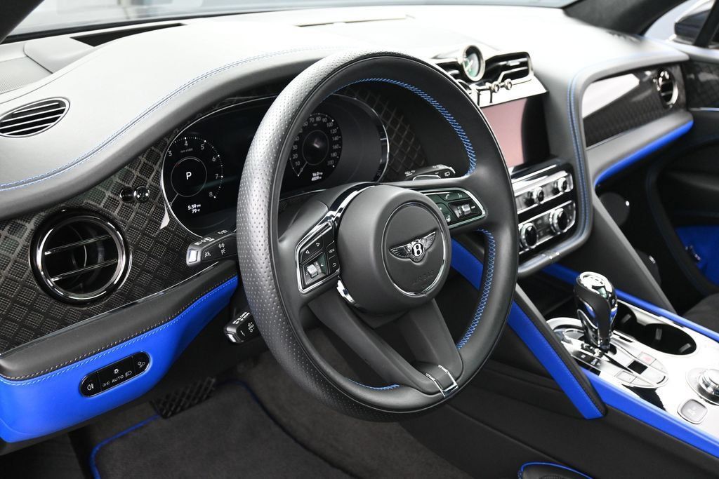 Certified 2025 Bentley Bentayga AWD/4WD image 17