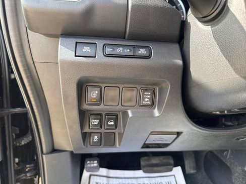 Used 2022 Nissan Frontier SV AWD/4WD image 19