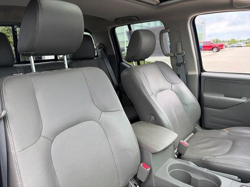 Used 2016 Nissan Frontier SL w/ Moonroof Package AWD/4WD image 12