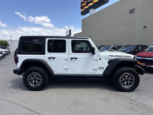 Used 2025 Jeep Wrangler Unlimited Rubicon AWD/4WD image 2