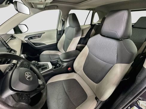 Used 2019 Toyota RAV4 XLE FWD image 21