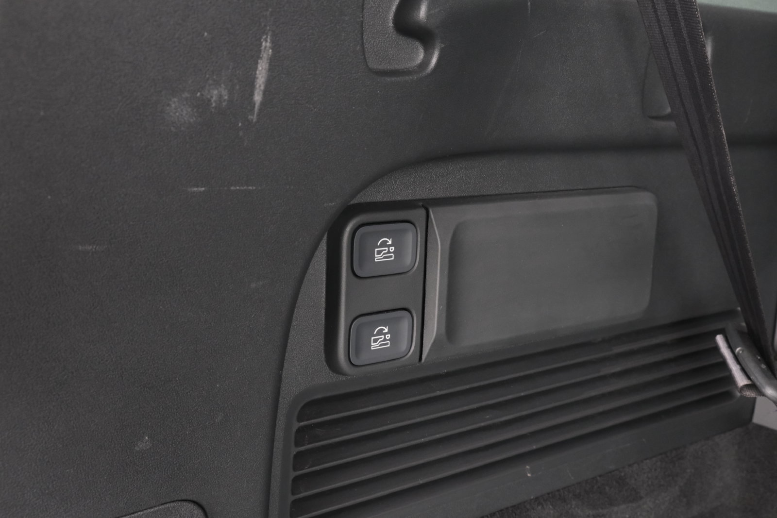 Used 2023 Rivian R1S Adventure Quad AWD/4WD image 40
