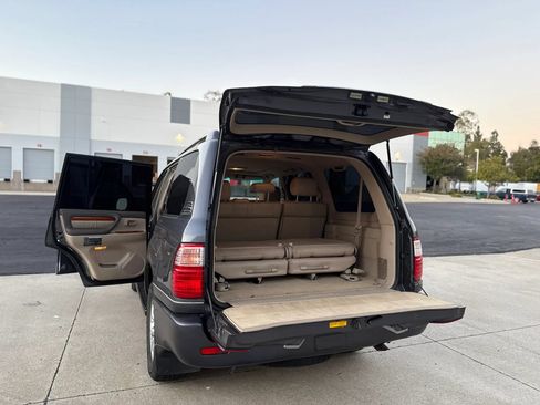 Used 2004 Lexus LX 470 4WD w/ Preferred Accessory Pkg image 34