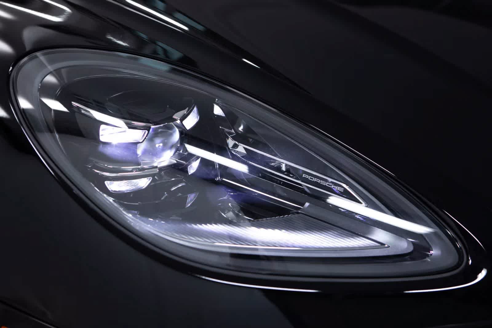 Certified 2026 Porsche Macan AWD/4WD image 16