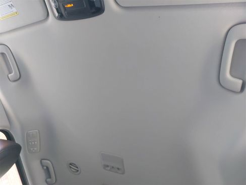 Certified 2024 Kia Carnival LX image 35