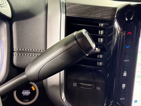 New 2026 RAM 2500 Laramie AWD/4WD image 18