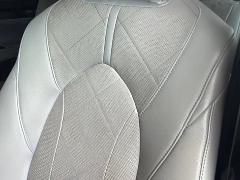 Used 2021 Toyota Highlander Platinum FWD image 5