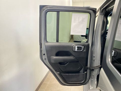 Used 2022 Jeep Wrangler Unlimited Sahara w/ Cold Weather Group image 9