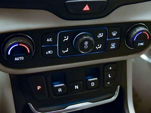 Used 2018 GMC Terrain Denali w/ Advanced Safety Package AWD/4WD image 23