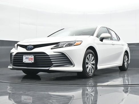 Used 2022 Toyota Camry LE image 8