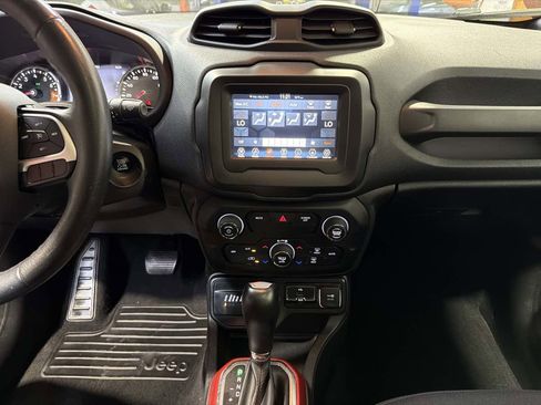 Used 2018 Jeep Renegade Trailhawk image 20