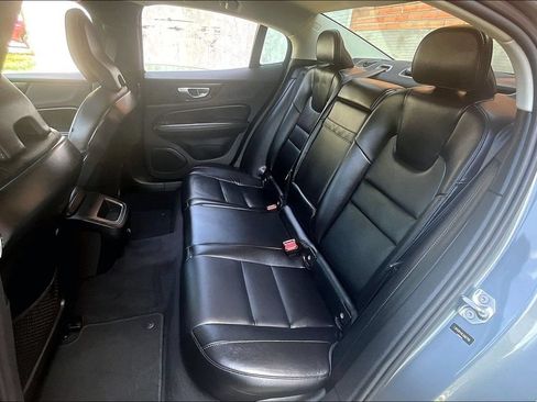 Used 2020 Volvo S60 T5 Momentum FWD image 35