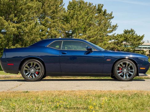Used 2013 Dodge Challenger SRT8 w/ Harman Kardon Audio Group RWD image 9