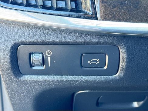 Used 2018 Volvo S90 T5 Momentum w/ Convenience Package image 11