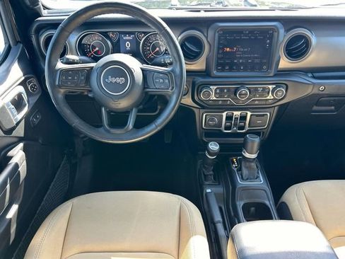 Used 2022 Jeep Gladiator Sport AWD/4WD image 15