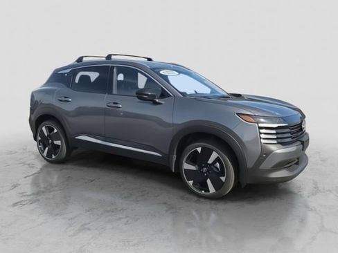 New 2026 Nissan Kicks SR w/ Cold Weather Package AWD/4WD image 6