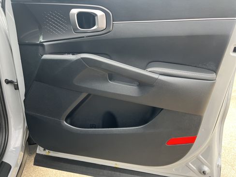 Used 2025 Kia Sorento S FWD image 24