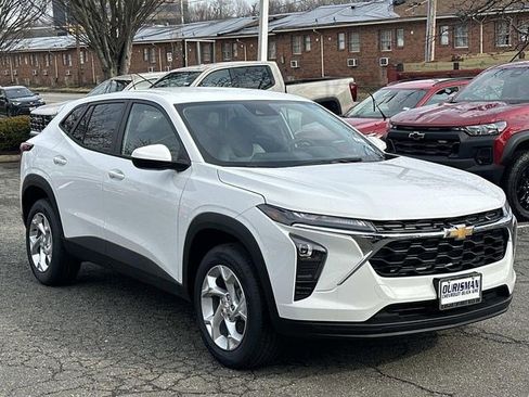 New 2026 Chevrolet Trax LS w/ LS Convenience Package image 1