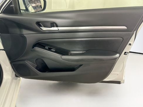 Used 2023 Nissan Altima 2.5 SV FWD image 29