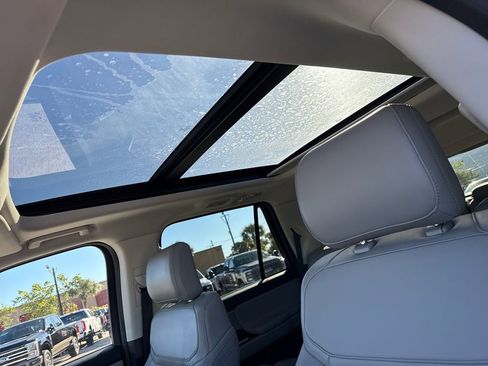 Certified 2025 Ford Expedition Active image 10