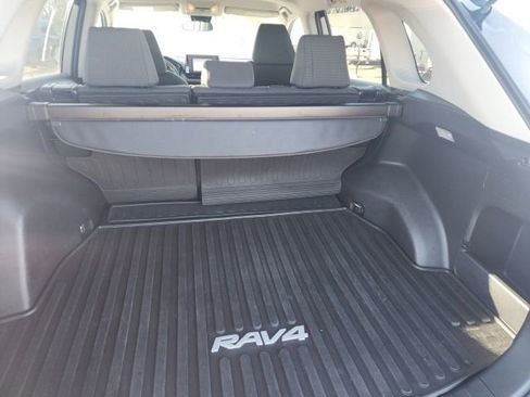 Used 2020 Toyota RAV4 LE image 10
