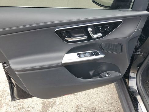 Used 2025 Mercedes-Benz GLC 300 4MATIC image 8