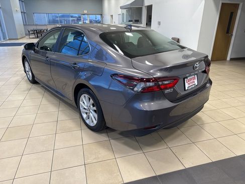 Used 2022 Toyota Camry LE image 9