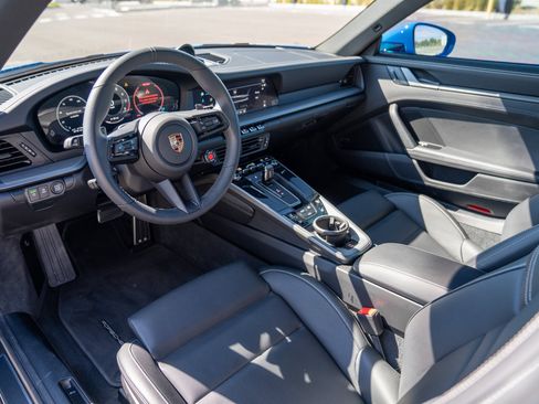 Certified 2025 Porsche 911 Carrera RWD image 4