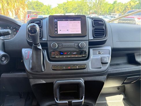 Used 2024 RAM ProMaster 2500 w/ Convenience Group FWD image 11