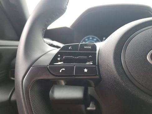 Used 2025 Hyundai Elantra SEL FWD image 21