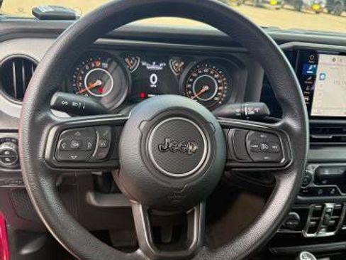 Used 2024 Jeep Gladiator Sport AWD/4WD image 19