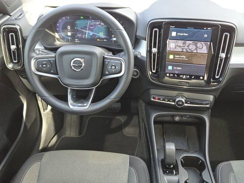 Used 2024 Volvo XC40 B5 Core AWD/4WD image 23