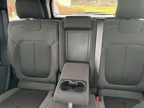 Used 2025 Jeep Grand Cherokee Laredo X image 15