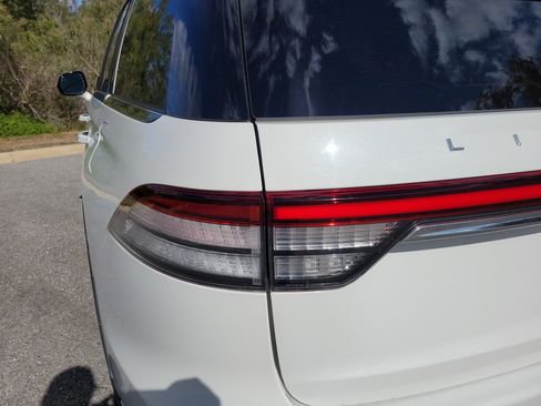 Used 2020 Lincoln Aviator Reserve w/ Equipment Group 201A image 10